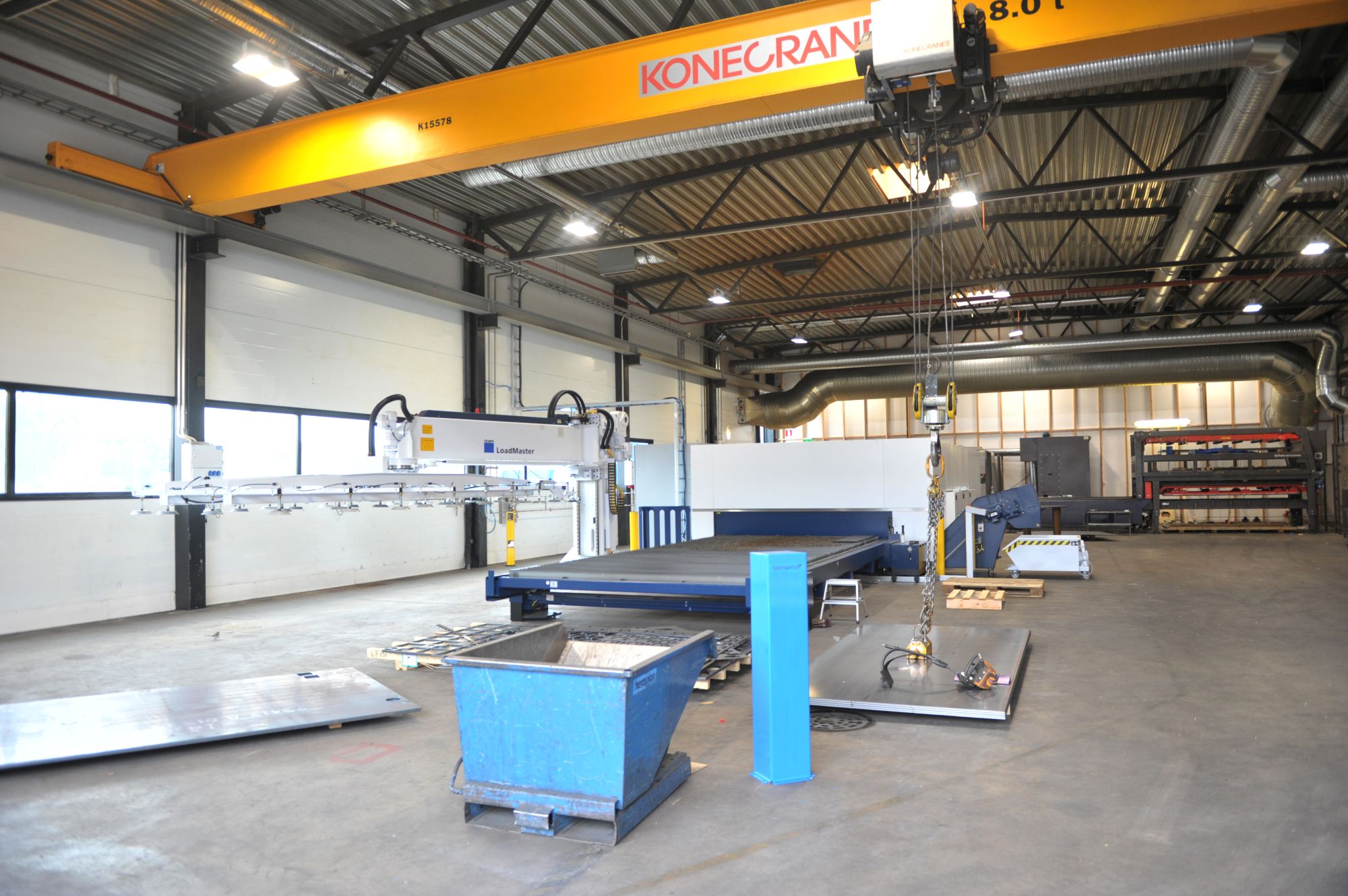 Laserkeskuksen kuitulaserosasto.